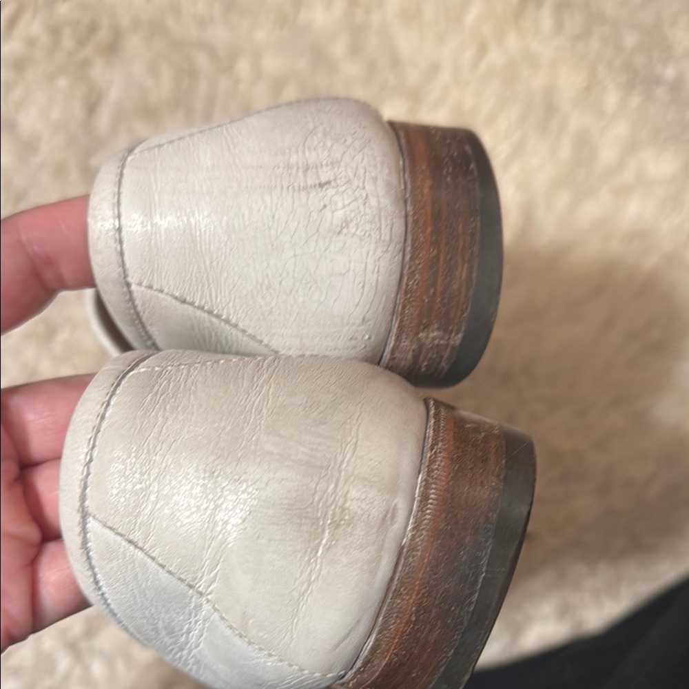 Gucci White Leather Loafers with Gold Horsebit - Picture 6 of 16